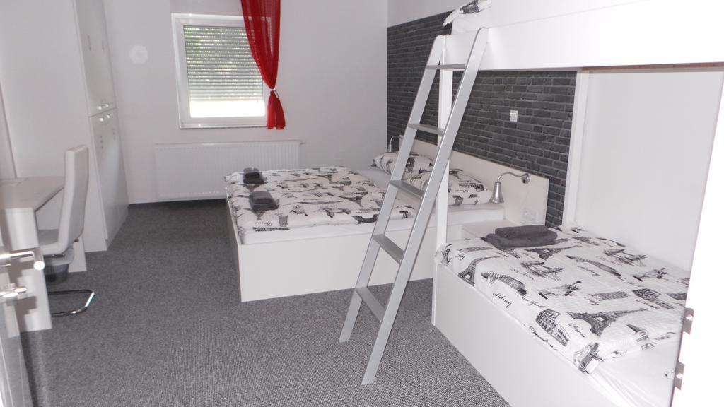 Hostel Levicki Slavonski Brod Rum bild