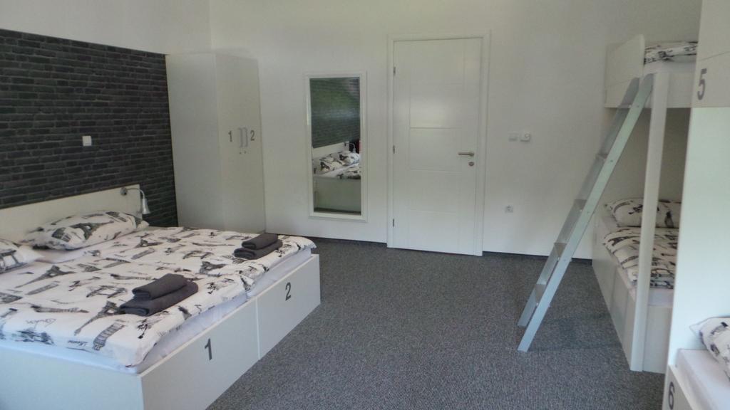 Hostel Levicki Slavonski Brod Rum bild