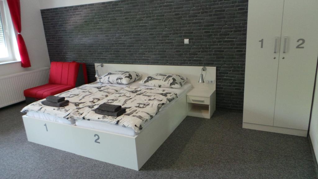 Hostel Levicki Slavonski Brod Rum bild