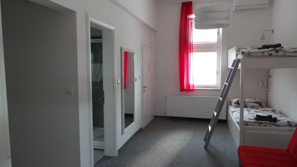 Hostel Levicki Slavonski Brod Rum bild
