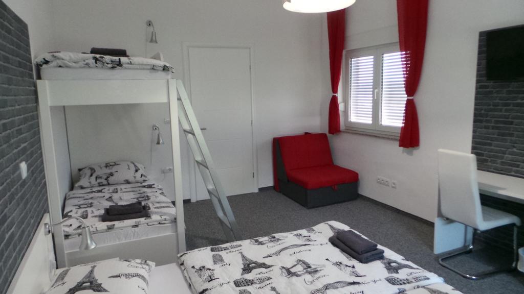Hostel Levicki Slavonski Brod Rum bild
