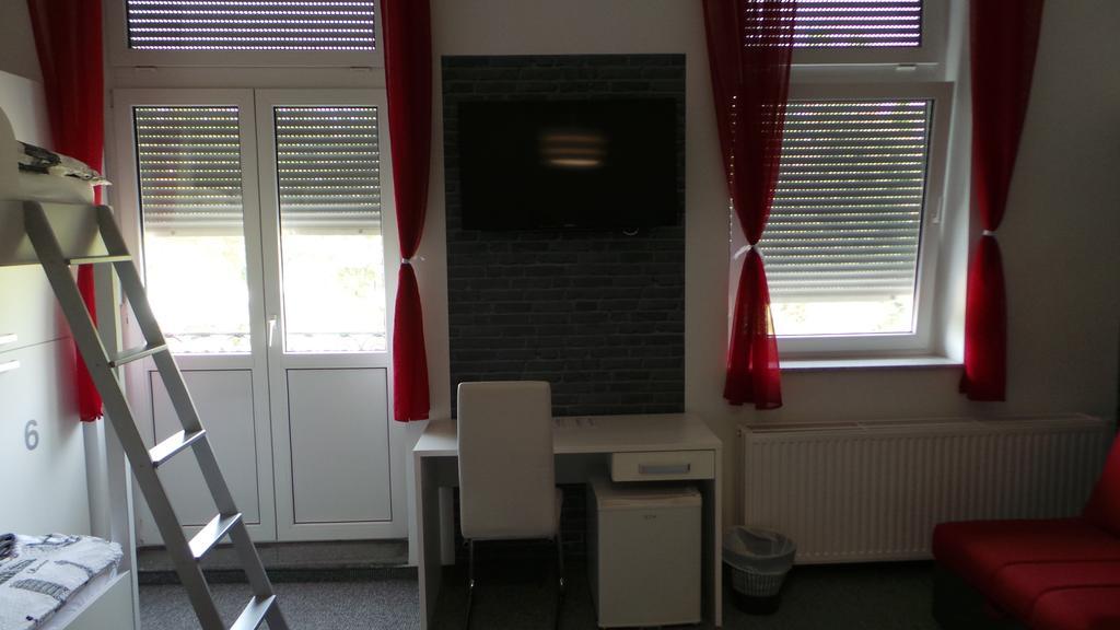 Hostel Levicki Slavonski Brod Rum bild