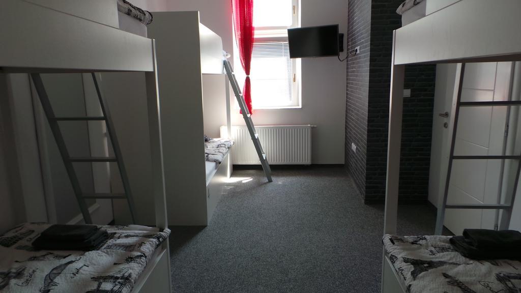 Hostel Levicki Slavonski Brod Rum bild