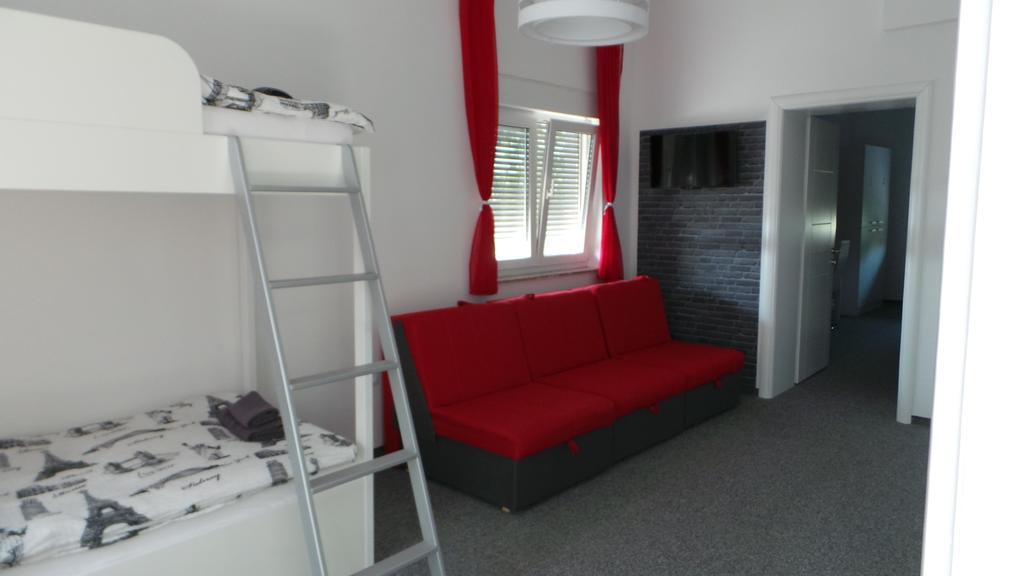 Hostel Levicki Slavonski Brod Rum bild