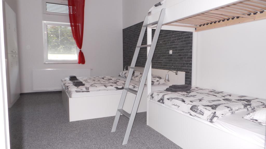 Hostel Levicki Slavonski Brod Rum bild