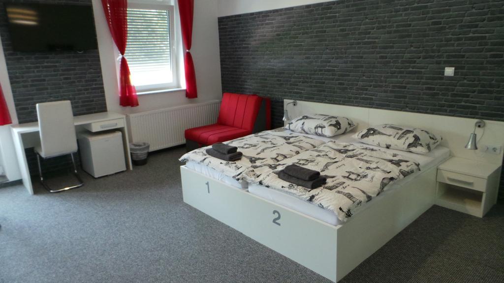 Hostel Levicki Slavonski Brod Rum bild